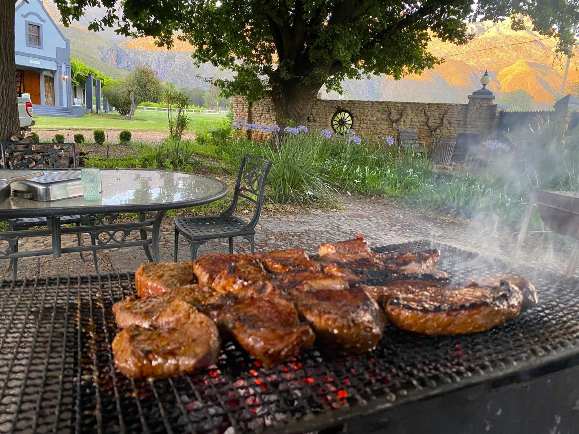 Oaksrest Vineyards Guest Farm Hotell Ladismith Eksteriør bilde